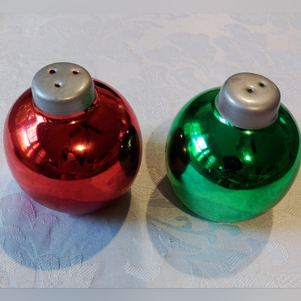 Vintage Salt and Pepper Shakers Red and Green Christmas Balls